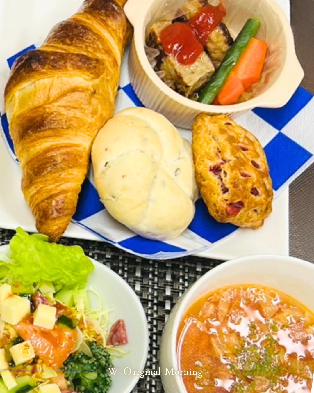 ＼🌤美食なモーニング／
•┈┈┈••✦𝐖✦••┈┈┈•

洋食では、具が多いことは
貧しさではなく合理的で賢い
家庭料理の証とされてきました。

Wの朝食は品数が多いと驚かれることがあります。
けれど、その分だけ「選ぶ楽しさ」と「満たされる幸せ」を。
お腹も心も満たす朝をお届けしたいのです。

┈┈┈┈┈┈┈┈┈┈

ご予約はプロフィールのURLから
お待ちしています。

•┈┈┈••✦𝐖✦••┈┈┈•
▶▶▶ 𝑨𝒃𝒐𝒖𝒕 𝑾𝒈𝒓𝒐𝒖𝒑

誰もが「スゴい！」と認める、傑作のホテルをつくる。
—— すべての人に、安心・快適・夢・感動を。

私たちは、ブランドコンセプトである“美と食”を軸に、心が動く体験価値を追求するホテルグループです。

最高品質の「安心・快適・夢・感動」をお届けし、お客様にとってかけがえのない非日常空間を提供します。

•┈┈┈••✦𝐖✦••┈┈┈•
▶▶▶ 𝑶𝒏 𝒕𝒉𝒊𝒔 𝒂𝒄𝒄𝒐𝒖𝒏𝒕

このアカウントでは
Wグループホテルで体験できる
贅沢なひとときを切り取ってお届けしています。

心を満たす“非日常の旅”を求める皆さま、
ぜひフォローして最新の魅力に触れてください。

•┈┈┈••✦𝐖✦••┈┈┈•
▶▶▶ 𝑬𝒏𝒈𝒍𝒊𝒔𝒉

A curated collection of seven leisure hotels,
where a passion for beauty and exceptional cuisine shapes every stay.We create experiences that captivate the senses and linger long after your visit.

Through uncompromising comfort and thoughtful hospitality, we welcome guests into a realm of serene luxury and unforgettable escapes from the everyday.

Here, we share the refined moments and quiet indulgences awaiting you at W Group Hotels.

For those seeking a journey that feels beautifully different— one that gently enriches the heart— we invite you to follow and discover our newest inspirations.
┈┈┈┈┈┈┈┈┈┈

You can book your stay via the link in our profile.
We look forward to having you.

•┈┈┈••✦𝐖✦••┈┈┈•
#ホテルW
#Wグループ
#ラブホ
#ホテルＷモーニング
#リゾートホテル