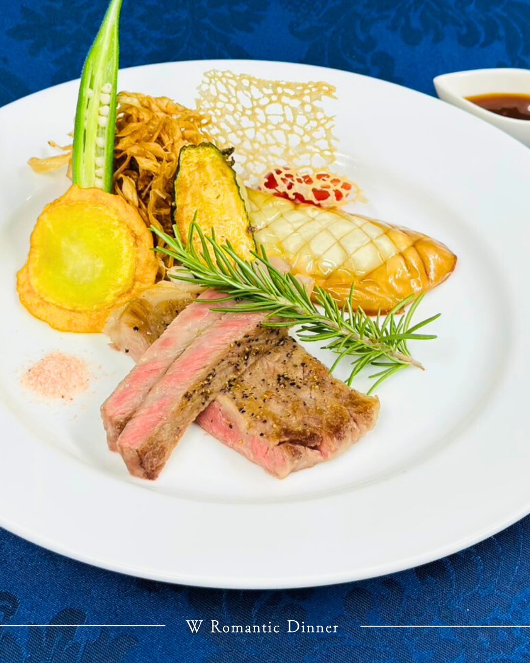 ＼🥂特別なディナーを／
•┈┈┈••✦𝐖✦••┈┈┈•

ローズマリーの香りは、温かい料理に
添えることで立ち上がり、
肉と魚の風味を同時に引き立てます。

Wでは季節に合わせて、
夏は夏野菜を取り入れた軽やかな味わいのディナーもご用意できます。
旬の彩りと軽やかな味わいで、夏の夜を心地よく。

┈┈┈┈┈┈┈┈┈┈

ご予約はプロフィールのURLから
お待ちしています。

•┈┈┈••✦𝐖✦••┈┈┈•
▶▶▶ 𝑨𝒃𝒐𝒖𝒕 𝑾𝒈𝒓𝒐𝒖𝒑

誰もが「スゴい！」と認める、傑作のホテルをつくる。
—— すべての人に、安心・快適・夢・感動を。

私たちは、ブランドコンセプトである“美と食”を軸に、心が動く体験価値を追求するホテルグループです。

最高品質の「安心・快適・夢・感動」をお届けし、お客様にとってかけがえのない非日常空間を提供します。

•┈┈┈••✦𝐖✦••┈┈┈•
▶▶▶ 𝑶𝒏 𝒕𝒉𝒊𝒔 𝒂𝒄𝒄𝒐𝒖𝒏𝒕

このアカウントでは
Wグループホテルで体験できる
贅沢なひとときを切り取ってお届けしています。

心を満たす“非日常の旅”を求める皆さま、
ぜひフォローして最新の魅力に触れてください。

•┈┈┈••✦𝐖✦••┈┈┈•
▶▶▶ 𝑬𝒏𝒈𝒍𝒊𝒔𝒉

A curated collection of seven leisure hotels,
where a passion for beauty and exceptional cuisine shapes every stay.We create experiences that captivate the senses and linger long after your visit.

Through uncompromising comfort and thoughtful hospitality, we welcome guests into a realm of serene luxury and unforgettable escapes from the everyday.

Here, we share the refined moments and quiet indulgences awaiting you at W Group Hotels.

For those seeking a journey that feels beautifully different— one that gently enriches the heart— we invite you to follow and discover our newest inspirations.
┈┈┈┈┈┈┈┈┈┈

You can book your stay via the link in our profile.
We look forward to having you.

•┈┈┈••✦𝐖✦••┈┈┈•
#ホテルW
#Wグループ
#ラブホ 
#ホテルＷディナー
#ロマンティックディナー