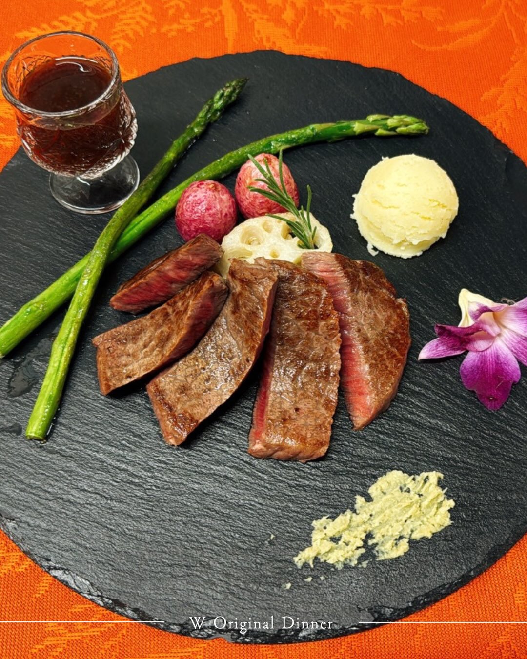 ＼🥂特別なディナーを／
•┈┈┈••✦𝐖✦••┈┈┈•

香ばしく焼き上げた牛ステーキを、
彩り豊かな季節野菜とともに上品に仕立てた
メインディッシュ。
やわらかな肉の旨みと、添えられたソースや
薬味が織りなす奥行きのある味わいを、
贅沢なひとときとともに。

Wグループホテルでは、対象プランを
お選びいただくことで、本格コースディナーを
お楽しみいただけます。

┈┈┈┈┈┈┈┈┈┈

ご予約はプロフィールのURLから
お待ちしています。

•┈┈┈••✦𝐖✦••┈┈┈•
▶▶▶ 𝑨𝒃𝒐𝒖𝒕 𝑾𝒈𝒓𝒐𝒖𝒑

誰もが「スゴい！」と認める、傑作のホテルをつくる。
—— すべての人に、安心・快適・夢・感動を。

私たちは、ブランドコンセプトである“美と食”を軸に、心が動く体験価値を追求するホテルグループです。

最高品質の「安心・快適・夢・感動」をお届けし、お客様にとってかけがえのない非日常空間を提供します。

•┈┈┈••✦𝐖✦••┈┈┈•
▶▶▶ 𝑶𝒏 𝒕𝒉𝒊𝒔 𝒂𝒄𝒄𝒐𝒖𝒏𝒕

このアカウントでは
Wグループホテルで体験できる
贅沢なひとときを切り取ってお届けしています。

心を満たす“非日常の旅”を求める皆さま、
ぜひフォローして最新の魅力に触れてください。

•┈┈┈••✦𝐖✦••┈┈┈•
▶▶▶ 𝑬𝒏𝒈𝒍𝒊𝒔𝒉

A curated collection of seven leisure hotels,
where a passion for beauty and exceptional cuisine shapes every stay.We create experiences that captivate the senses and linger long after your visit.

Through uncompromising comfort and thoughtful hospitality, we welcome guests into a realm of serene luxury and unforgettable escapes from the everyday.

Here, we share the refined moments and quiet indulgences awaiting you at W Group Hotels.

For those seeking a journey that feels beautifully different— one that gently enriches the heart— we invite you to follow and discover our newest inspirations.
┈┈┈┈┈┈┈┈┈┈

You can book your stay via the link in our profile.
We look forward to having you.

•┈┈┈••✦𝐖✦••┈┈┈•
#ホテルW
#Wグループ
#ホテルＷディナー
#ロマンティックディナー